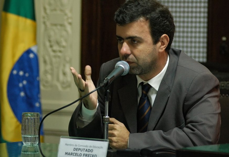 "Amor não é para termos só entre os iguais. Solidariedade não é para termos só entre os iguais. Sobre a morte de Marisa", postou o deputado Marcelo Freixo, do Psol, em seu Facebook; no vídeo, ele condena fascistas que celebraram a morte da ex-primeira-dama