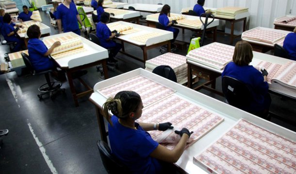 Governo deverá anunciar que fechará o Orçamento 2015 com um déficit entre 0,5% e 0,85% do Produto Interno Bruto (PIB), algo próximo dos R$ 50 bilhões; no início do ano, estimativas apontavam para uma meta de superávit da ordem de 1,13% do PIB, cerca de R$ 66,3 bilhões; em julho, este índice foi revisado para 0,15% do PIB (R$ 8,8 bilhões); caso o pior cenário seja concretizado, um déficit primário de 0,85% seria o maior desde que a série histórica começou a ser acompanhada pelo Banco Central, em 2001