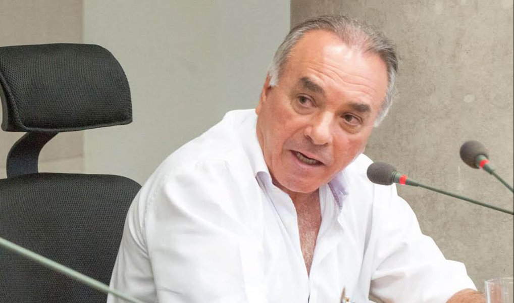 O ministro do STJ Rogerio Schietti manteve a prisão preventiva do empresário Wagner Canhedo Filho, que segue detido na carceragem do Departamento de Polícia Federal; o réu é investigado por suposto esquema fraudulento de ocultação de bens e receitas do Grupo Econômico Canhedo, "que estaria utilizando empresas compostas por laranjas voltadas exclusivamente para fraudar credores, os quais teriam relacionamentos bancários com instituições financeiras com agências nas ilhas Cayman"