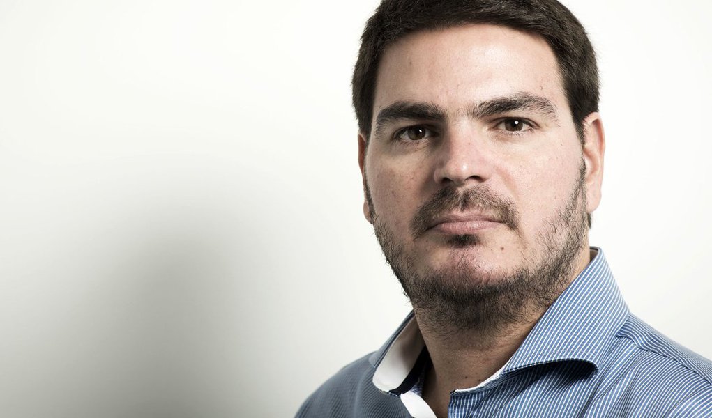 Em artigo publicado em seu blog nesta segunda-feira (23), ex-colunista da revista Veja Rodrigo Constantino se pergunta “até que ponto a vítima de agressões recorrentes não faz parte do problema”; “Muitas escolhem essa situação não pelos filhos ou pelos próprios parceiros, e sim pelo gozo que sentem na postura de vítima”, afirmou