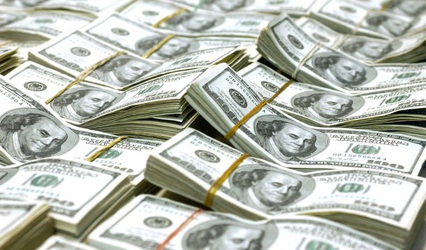 Fluxo cambial, saldo resultante da entrada e saída de dólares, ficou negativo em US$ 3,5 bilhões em outubro; segundo dados do Banco Central, de janeiro a outubro, o saldo do fluxo cambial está positivo em US$ 7,665 bilhões; já o fluxo financeiro registrou saldo negativo US$ 9,506 bilhões e o comercial ficou positivo em US$ 17,171 bilhões