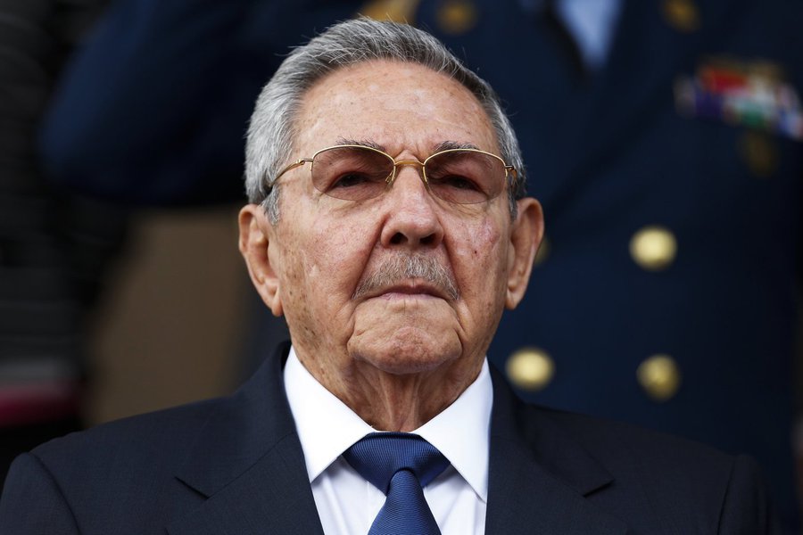 O presidente de Cuba, Raúl Castro, fez referência à America Latina, sobretudo às crises políticas na Venezuela e no Brasil, e aos recentes reveses de aliados como os presidentes da Bolívia, Evo Morales, e do Equador, Rafael Correa, e da ex­-mandatária argentina Cristina Kirchner; segundo ele, esta ofensiva foi consequência da desaceleração econômica na região e tem como finalidade "abrir caminho para o retorno do neoliberalismo"; "Esta guerra não convencional não descarta ações estabilizadoras e golpistas, como prova o que acontece contra a Venezuela, e se intensificou recentemente na Bolívia, no Brasil e no Equador", disse ele