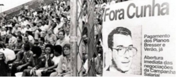 Não é de hoje que o presidente da Câmara está na boca do povo; com currículo vasto de polêmicas, peemedebista presenciou trabalhadores pedindo o seu afastamento há mais de vinte anos, em 1992, quando era presidente da Telerj, a empresa fluminense de telecomunicações; naquela época, funcionários da empresa reivindicavam pagamentos de benefícios atrasados e aumento salarial; no cartaz, os trabalhadores ironizavam o fato Cunha ter sido indicado pelo então presidente Fernando Collor para presidir a companhia