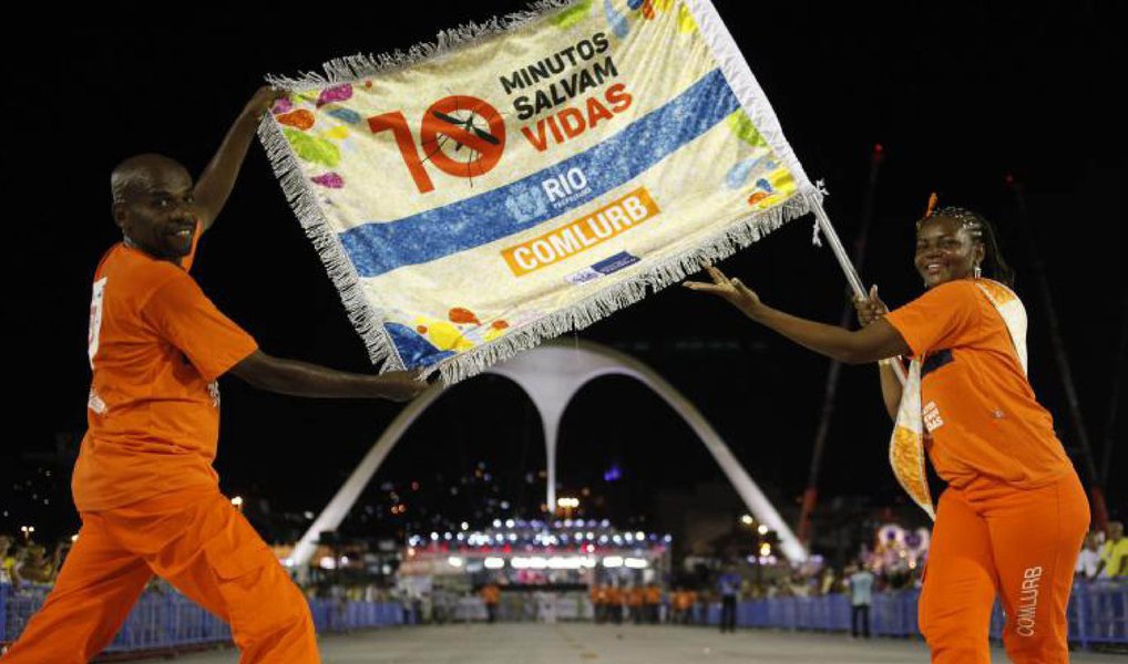O combate aos focos do Aedes aegypti também será tema do carnaval da Marquês de Sapucaí. Até o próximo sábado 13, a campanha de conscientização Xô, Zika, da Secretaria de Saúde do Rio de Janeiro em parceria com a Comlurb, será exibida nos intervalos entre as passagens das escolas de samba. No total, mais de 800 garis vão usar a camisa da ação 10 Minutos Salvam Vidas
