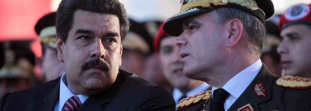 Vladimir Padrino López, disse nesse domingo (24) que há um golpe de Estado em marcha no país, com origem no exterior, para derrubar o governo do presidente Nicolás Maduro; segundo o ministro, o golpe de Estado é apoiado por meios de comunicação social, por políticos espanhóis, pelo Parlamento europeu e por porta-vozes dos Estados Unidos, depois de o presidente norte-americano, Barack Obama, ter dado "luz verde" para o governo da Venezuela ser considerado "ilegítimo"