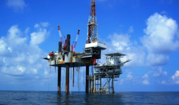 Barril do petróleo tipo Brent, negociado em Londres subia 4,91% nesta segunda-feira, 7, negociado a US$ 40,62; nos EUA, o petróleo WTI ganhava 4,48%, a US$ 37,53 o barril; disparada dos preços do petróleo beneficia os papéis da Petrobras, que sobem 2,35%, a R$ 7,39 