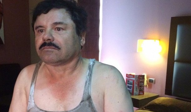 Autoridades mexicanas anunciaram o início do processo de extradição do narcotraficante Joaquín "El Chapo" Guzmán para os Estados Unidos, após ter sido capturado na sexta-feira em Sinaloa, no México; considerado um dos principais líderes de cartéis de tráfico de droga do mundo, El Chapo traficou bilhões de euros em drogas para os Estados Unidos, que pede a sua extradição; entrevista que El Chapo deu ao ator Sean Penn, para a revista Rolling Stone, ajudou em sua prisão