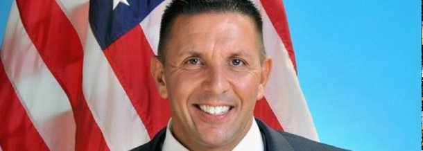 Rod Silva, de 43 anos, filho de imigrantes brasileiros e fundador da cadeia de comida saudável Muscle Maker Grill, anunciou candidatura independente à presidência dos Estados Unidos da América; "Acredito realmente que a América precisa tornar-se saudável de novo e serei eu quem vai trazer essa mudança", disse; críticos dizem que a candidatura de Silva é apenas uma estratégia para promover o seu negócio