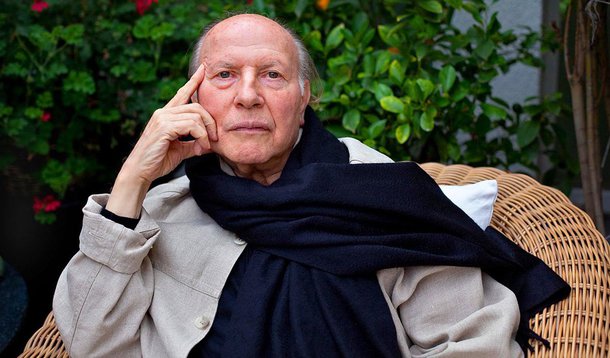 Húngaro Imre Kertész, Prêmio Nobel de Literatura em 2002, morreu em sua casa em Budapeste, aos 86 anos; judeu húngaro deportado para o campo de concentração de Auschwitz aos 15 anos, Kertész tem sua obra marcada pelo holocausto; depois da guerra, ele foi jornalista e tradutor de autores alemães