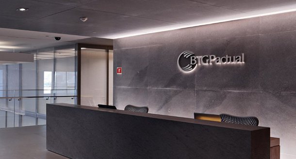 banco BTG Pactual está negociando sua participação na Recovery do Brasil, maior empresa de recuperação de créditos da América Latina; Lone Star Funds, companhia de recuperação de créditos que tenta realizar investimentos conjuntos com a Recovery é uma das possíveis compradoras; nesta quarta-feira (2), BTG anunciou que vendeu ações da Rede D'Or São Luiz, de investimento proprietário e de terceiros, ao fundo soberano de Cingapura GIC; negócio totaliza cerca de R$ 2,38 bilhões 