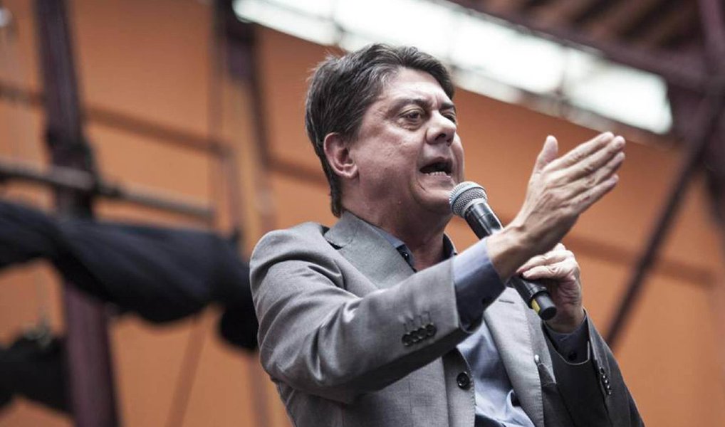 Deputado federal Wadih Damous (PT-RJ) engrossou o coro dos parlamentares e líderes do PT que associam a morte da ex-primeira-dama Marisa Letícia, nesta quinta-feira, 2, à "perseguição" da operação Lava Jato contra o ex-presidente Luiz Inácio Lula da Silva e sua família; "Ela tinha aneurisma diagnosticado havia dez anos. Mas a perseguição pública, ilegal e abusiva que ela, os filhos e Lula vinham sofrendo teve impacto para que dona Marisa sofresse o que sofreu", disse Damous. "Dona Marisa foi morta pelo ódio e pela abusiva perseguição midiático judicial", acrescentou