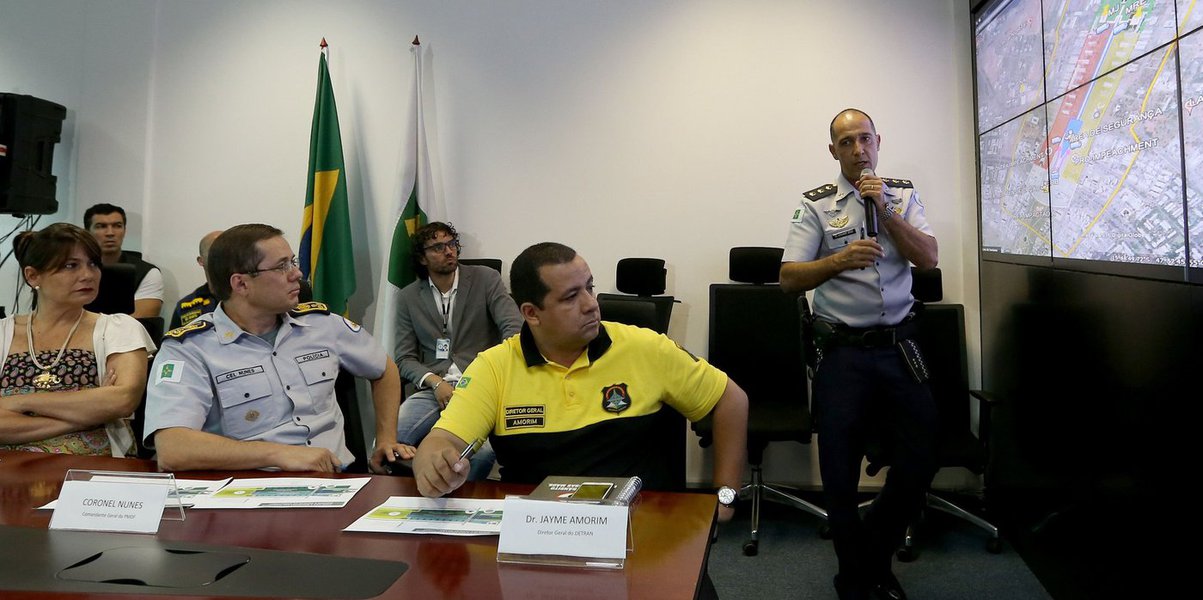 A Secretaria de Segurança Pública e a PM do Distrito Federal apresentaram neste sábado o planejamento da ação que será implantada na Esplanada dos Ministérios na semana que vem, principalmente entre os dias 15 e 17, período provável para apreciação do pedido de impeachment da presidente Dilma Rousseff na Câmara; manifestantes pró e contra o o governo ficarão separados por um corredor de 80 metros de largura e um quilômetro de comprimento, entre a Catedral e o Congresso Nacional