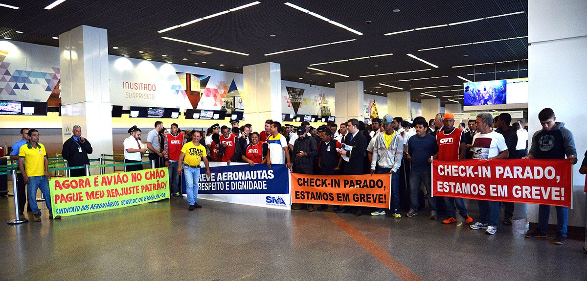 Brasília - Os aeronautas e aeroviários paralisam as atividades nesta quarta-feira (3), das 6h Às 8h, nos aeroportos de Congonhas, Guarulhos, Santos Dumont, Galeão, Viracopos, Porto Alegre, Florianópolis, Curitiba, Brasília, Salvador, Recife e Fortaleza