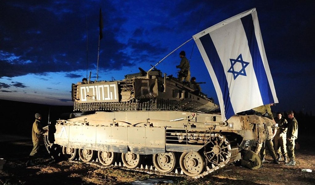 Mais de 340 professores e pesquisadores de 72 instituições britânicas pediram um boicote a universidades israelenses e afirmaram que não vão desenvolver nem cooperação internacional, nem intercâmbio de conhecimento com instituições do país; eles também afirmaram que não irão visitar as universidades israelenses, em virtude de seu "profunda conivência" com as violações do país com o direito internacional; "A necessidade de solidariedade com o povo palestino, expressa neste Compromisso Acadêmico, torna-se mais urgente hoje pela atual escalada de conflitos violentos em Israel e na Palestina", diz o texto do comunicado