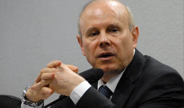 O ex-ministro da Fazenda Guido Mantega defendeu nesta terça (27) o ajuste fiscal proposto pelo atual ocupante da pasta, Joaquim Levy; em audiência pública na CPI do BNDES, ele declarou ser necessário que o país passe por um reequilíbrio das contas públicas ao fim de um ciclo de crescimento; “Reconheço que há necessidade de fazer um ajuste. Todos os países, depois de determinado ciclo, têm de fazer um ajuste, procurar diminuir despesas, procurar fôlego para um novo ciclo”, disse