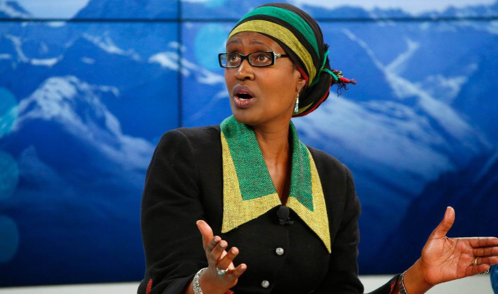 A riqueza dos 62 mais ricos aumentou 44% desde 2010, enquanto a riqueza dos 3,5 bilhões mais pobres caiu 41%, afirmou a Oxfam em um relatório divulgado antes da reunião anual do Fórum Econômico Mundial, em Davos, na Suíça; "A preocupação dos líderes mundiais sobre a crescente crise da desigualdade até agora não se traduziu em ações concretas - o mundo se tornou um lugar muito mais desigual e a tendência está se acelerando", disse a diretora-executiva da Oxfam International, Winnie Byanima