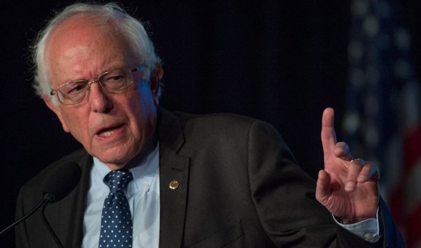 No momento em que crescem as críticas internacionais sobre o golpe em curso no Brasil, enquanto o presidente Barack Obama mantém silêncio sobre o assunto, o pré-candidato Democrata à presidência dos Estados Unidos, senador Bernie Sanders, criticou a política intervencionista americana; "Os Estados Unidos não podem continuar intervindo na América Latina e derrubando governos ou tentando desestabilizá-los por razões econômicas", afirmou; Sanders garantiu que, se chegar à Casa Branca, fomentará "uma nova relação baseada no respeito mútuo" com a América Latina e criticou a atual administração do presidente Barack Obama por não ter feito o mesmo