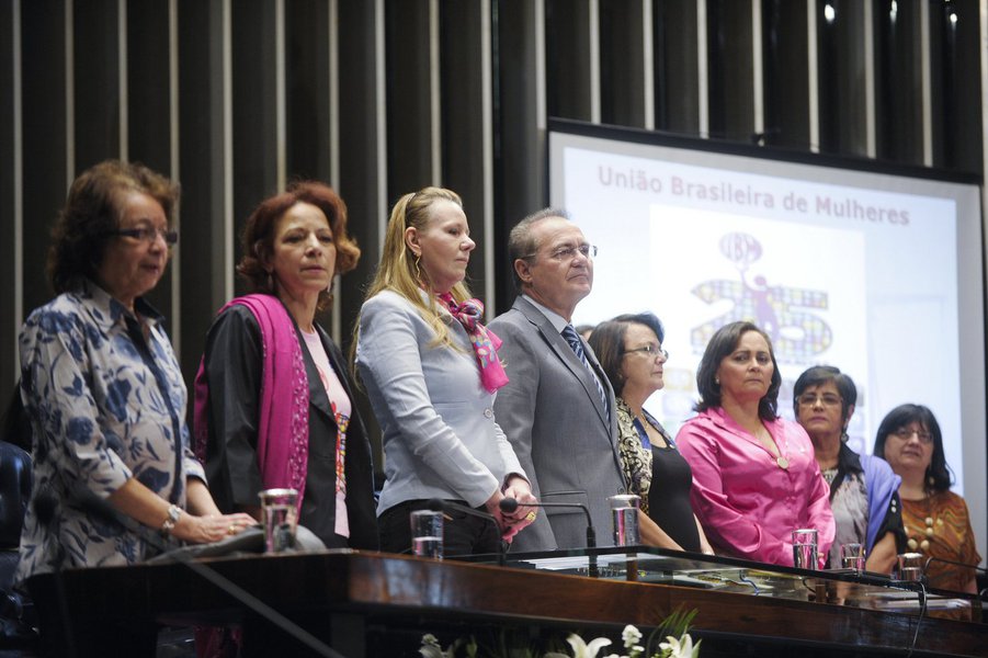 Em todo o Brasil, as mulheres ocupam menos de 10% das prefeituras, e apenas 12% dos vereadores são do sexo feminino. Na Câmara Federal temos apenas 44 mulheres no rol de 513 deputados. E no Senado, com 81 componentes, temos tão somente 13 mulheres