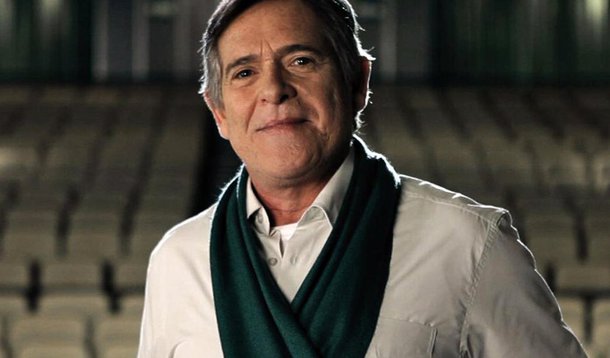 O jornalista Paulo Nogueira, do Diário do Centro do Mundo, afirma que "a cuspida de Zé de Abreu num imbecil que o xingou num restaurante em São Paulo é muito mais que uma mera cuspida, mas sim um símbolo do Brasil que a plutocracia predadora criou"; "Pela imprensa, a voz da plutocracia, milhões de midiotas foram manipulados brutalmente nos últimos anos e estimulados a agredir petistas onde quer que os encontrassem. Durante mais tempo do que o razoável os ataques ficaram sem resposta. Mas era absolutamente previsível que, diante do assalto à democracia e a 54 milhões de votos promovido pela direita, a esquerda reagisse. Era ódio contra perplexidade, até algum tempo atrás. Ódio da direita, perplexidade da esquerda. Agora, é ódio contra ódio", diz