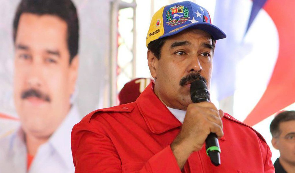 Presidente da Venezuela anunciou que irá realizar  uma reforma ministerial após a derrota governista do Partido Socialista nas eleições legislativas realizadas no último final de semana; próxima legislatura, com dois terços de políticos da oposição, inicia os trabalhos em janeiro; Maduro também anunciou que não tem intenção de libertar os chamados presos políticos venezuelanos; "Não vou aceitar nenhuma lei de anistia, porque eles violaram os direitos humanos", disse