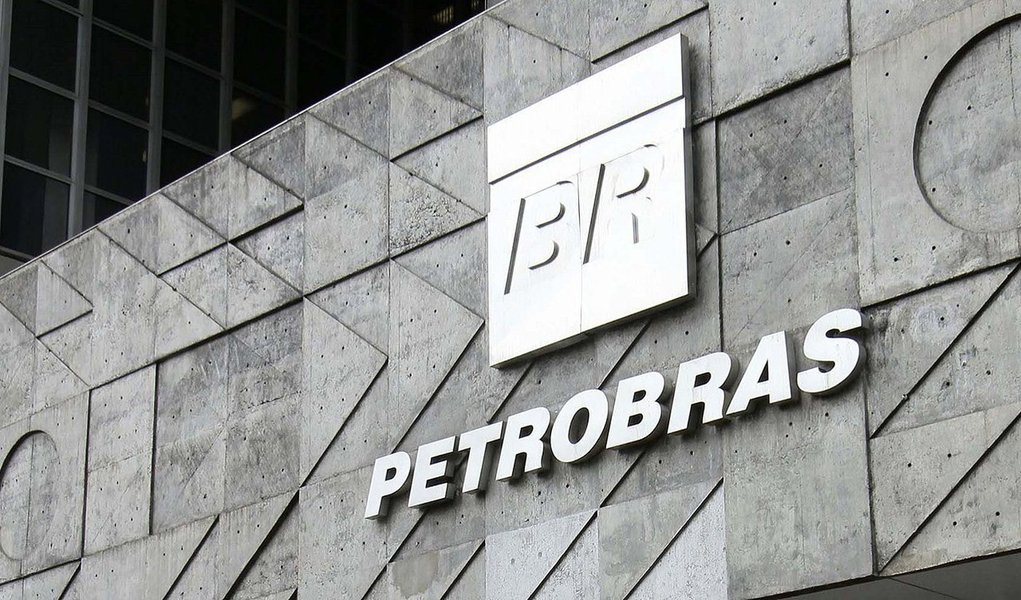 Petroleiros e sociedade civil têm de se organizar para evitar o desmonte, o esquartejamento e a venda atabalhoada de ativos – enfim, a entrega da companhia a preço de banana, como querem alguns