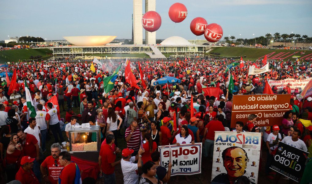 Ao contrário de 1964, neste 31 de março o que se via era a vanguarda de um só Brasil  mostrando força e objetivo: salvar o país da hipocrisia da mídia familiar, em aliança com a burguesia nacional para a entrega da nossa Nação ao imperialismo