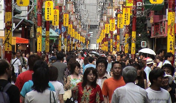 Economia cresceu 6,8% no 4º trimestre e teve pior resultado anual desde 1990; produção industrial avançou 5,9%, enquanto as vendas do varejo cresceram 10%, ambos em dezembro; "2015 foi um ponto de virada no desenvolvimento da China porque representava uma clara ruptura com o velho modelo de crescimento ", disse à Bloomberg James Laurenceson, vice-diretor do Instituto de Relações Austrália-China da Universidade de Tecnologia de Sydney