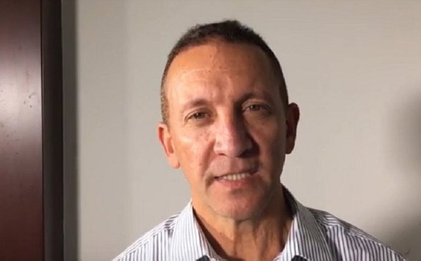 Promotor nacional da Venezuela Franklin Nieves, acusou o governo de pressioná-lo para prender o líder opositor Leopoldo López com base em evidências falsas; por meio de um vídeo, Nieves assegurou que foi um dos funcionários que apresentou a acusação contra López e que teria abandonado o país para fugir das pressões do governo para que justificasse a decisão no processo de apelação do condenado; "Decidi sair com minha família da Venezuela em virtude da pressão que estava exercendo o Executivo Nacional e meus superiores hierárquicos para que continuasse a defender as provas falsas com as quais se havia condenado o cidadão Leopoldo López", disse