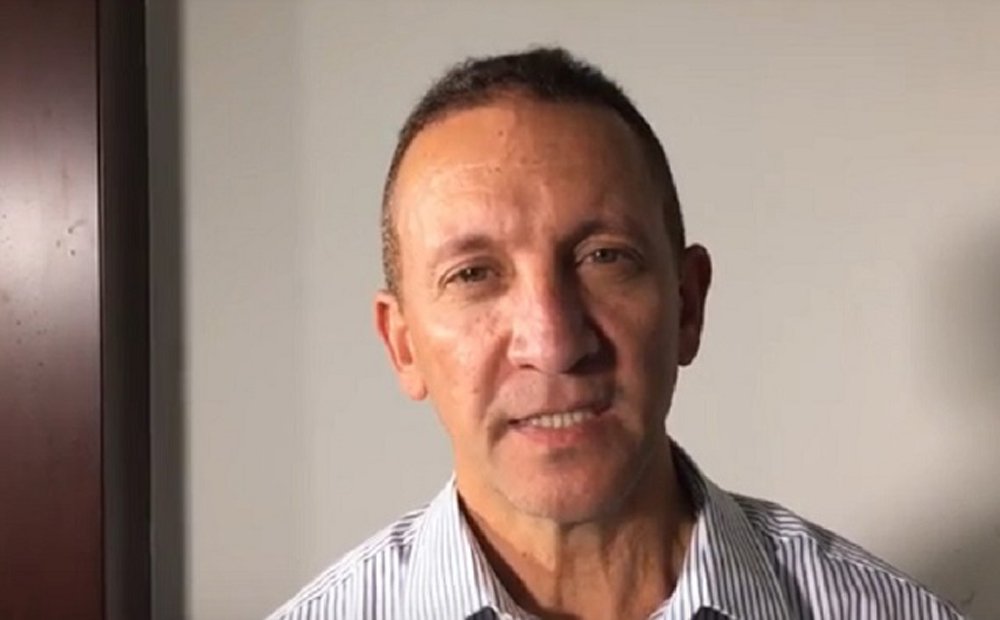 Promotor nacional da Venezuela Franklin Nieves, acusou o governo de pressioná-lo para prender o líder opositor Leopoldo López com base em evidências falsas; por meio de um vídeo, Nieves assegurou que foi um dos funcionários que apresentou a acusação contra López e que teria abandonado o país para fugir das pressões do governo para que justificasse a decisão no processo de apelação do condenado; "Decidi sair com minha família da Venezuela em virtude da pressão que estava exercendo o Executivo Nacional e meus superiores hierárquicos para que continuasse a defender as provas falsas com as quais se havia condenado o cidadão Leopoldo López", disse