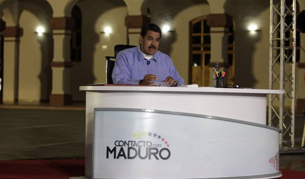 Presidente da Venezuela, Nicolás Maduro, disse que não permitirá que a direita consolide um "golpe eleitoral"; oposição saiu vitoriosa nas recentes eleições parlamentares e assegurou ampla maioria da Assembleia Nacional; "Não pensem que isso vai ficar assim. Nós vamos mudar essa situação e não vamos permitir que a direita consolide o seu golpe eleitoral, não vamos permitir", disse; ele afirmou que a direita venezuelana, submetida aos interesses imperiais, com a maioria parlamentar, pretende retomar o neoliberalismo no país