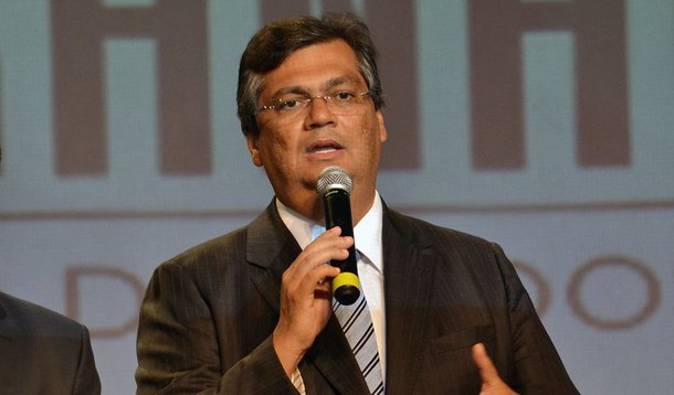 A Assembleia Legislativa do Maranhão (Alema) aprovou um projeto de autoria do governador Flávio Dino (PCdoB), que aumenta a alíquota do ICMS para as operações de importação, exportação e transportes no Maranhão; o texto define o acréscimo de 2% a produtos considerados de "luxo", como lancha, iate, aviões, helicópteros, ou "supérfluos", como álcool para fins não carburantes; e artigos e alimentos para animais de estimação; a matéria acrescenta itens que passarão a ter adicional na alíquota, passando de 14 para 25; em nota, o governo do Maranhão informou que "são medidas transitórias e que estão sujeitas a revisão, tão logo a crise econômica nacional seja amenizada"