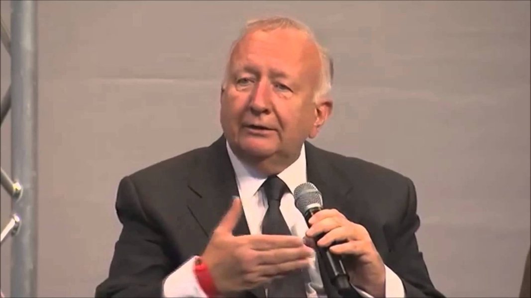 Willy Wimmer, que foi porta-voz da democracia cristã da Alemanha para assuntos de Defesa, afirma que a tentativa de desestabilizar Donald Trump antes da posse parte da indústria bélica dos Estados Unidos, interessada em manter intervenções militares em outros países; Trump prometeu acabar com a política de derrubada de governos