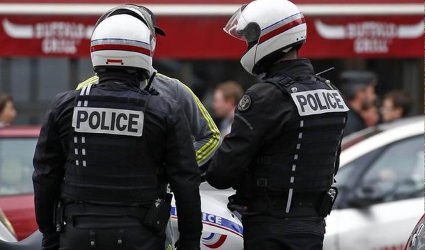 Órgãos de imprensa da Alemanha informaram há pouco que a descoberta de uma falsa ambulância cheia de explosivos, estacionada nas proximidades da HDI-Arena, teria sido o real motivo do cancelamento da partida amistosa de futebol entre a seleção alemã e a holandesa, programada para a noite desta terça (17), em Hannover