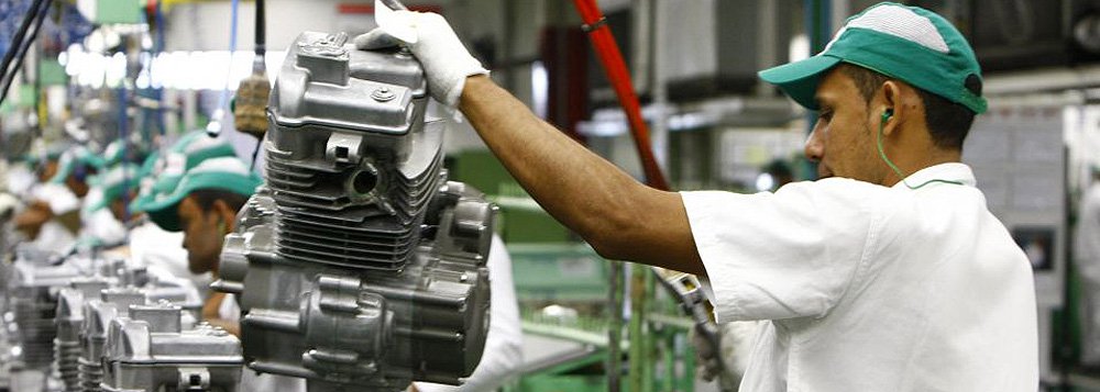 A inflação dos produtos na saída das fábricas brasileiras, medida pelo Índice de Preços ao Produtor (IPP), ficou em 3,03% ao longo de setembro; segundo o Instituto Brasileiro de Geografia e Estatística (IBGE), taxa é a maior desde o início da série histórica, em janeiro de 2014, e é três vezes maior que registrada em agosto deste ano (0,96%) e em setembro do ano passado (0,98%)