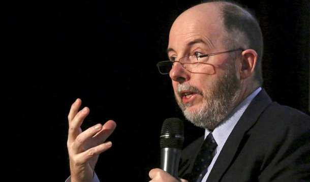 Ex-presidente do Banco Central Armínio Fraga diz não acreditar que a presença do ex-presidente Lula no governo mudaria o quadro de desconfiança de empresários e consumidores na economia; ele ressalta que é preciso agir logo para "estancar a sangria"; para ele, se não houver uma mudança tanto do governo quanto na forma de conduzir a economia, o Brasil terá um cenário de "perda de emprego e renda como nunca se viu"