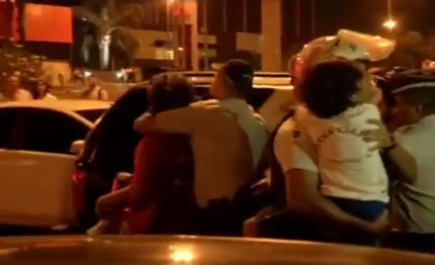 Policiais levaram o manifestante Chico Carneiro e seu filho de sete anos para a 5ª Delegacia de Polícia em Brasília, de onde foram liberados depois de duas horas; segundo a CUT, a PM informou que o militante foi negligente ao levar o filho à manifestação, que terminou em frente à sede da TV Globo nesta quinta-feira 24; ao questionar a ação, Yuri Soares, da CUT, também foi levado para o camburão