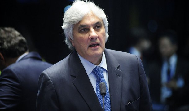 Em conversa com os senadores Humberto Costa (PT-PE) e Paulo Rocha (PT-PA), senador Delcídio Amaral (PT-MS) disse que não aceitará ter seu mandato cassado; “Só não vou aceitar ir para Curitiba”, afirmou, em referência à Justiça Federal do Paraná, onde o juiz Sérgio Moro comanda as sentenças de condenação no âmbito da Lava Jato