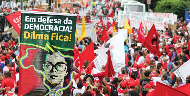 Assinado por mais de 500 juízes, procuradores, promotores, defensores públicos e advogados, o "Manifesto pela Democracia", contrário ao impeachment da presidente Dilma Rousseff, foi entregue no Senado; texto ressalta a condenação internacional ao golpe em curso e pede que o Senado tenha responsabilidade; "Por sua relevância nesse cenário, o país se encontra sob a observação atenta do mundo, o que, somado ao direito da sociedade brasileira a uma decisão que respeite as instituições democráticas do país, impõe às Senhoras Senadoras e Senhores Senadores elevada responsabilidade"; leia íntegra