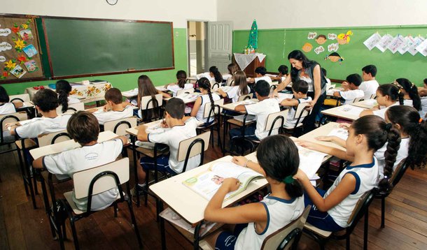 De acordo com o Relatório de Desenvolvimento Humano 2015, lançado hoje (14), o IDH passou de 0,752 em 2013 para 0,755 em 2014; indicadores que representam melhorias sociais tiveram avanço, como a esperança de vida ao nascer, que aumentou de 74.2 em 2013 para 74.5 em 2014, e a média de anos de estudo que passou de 7,4 para 7,7 nesse período; de 1990 a 2014, o crescimento foi 24,2%, o maior no período entre os países da América do Sul