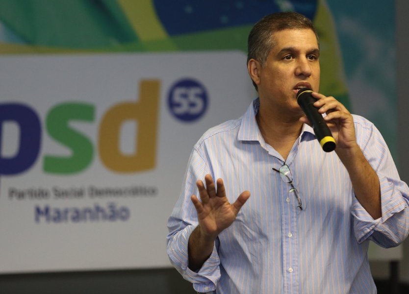 Apontado pelo Ministério Público do Estado do Maranhão como mentor intelectual e chefe da organização criminosa responsável por conceder isenções fiscais ilegais, o ex-secretário da Fazenda no governo Roseana Sarney, Cláudio Trinchão, será afastado do governo Michel Temer (PMDB) e da presidência do PSD no Maranhão; ele é assessor especial do ministro de Ciência, Tecnologia, Inovação e Comunicações, Gilberto Kassab, que também é presidente nacional do PSD