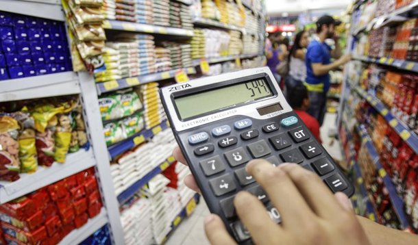Índice Nacional de Preços ao Consumidor Amplo-15 (IPCA-15), considerado a prévia da inflação oficial, subiu 0,26% em novembro, sobre alta de 0,19% no mês anterior, informou nesta quarta-feira, 23, o Instituto Brasileiro de Geografia e Estatística (IBGE)