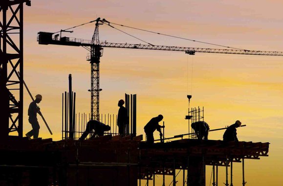 As vendas das indústrias de materiais de construção aumentaram em todo o país 10,7% em março sobre fevereiro último; no entanto, se comparadas a março do ano passado, houve recuo de 17%; os segmentos que fornecem itens para a base de construção registraram crescimento de 11,8%, superando o índice de vendas do setor de acabamentos que indicou alta de 9%; o nível de emprego no terceiro mês do ano ficou praticamente estável, com variação de 0,2%