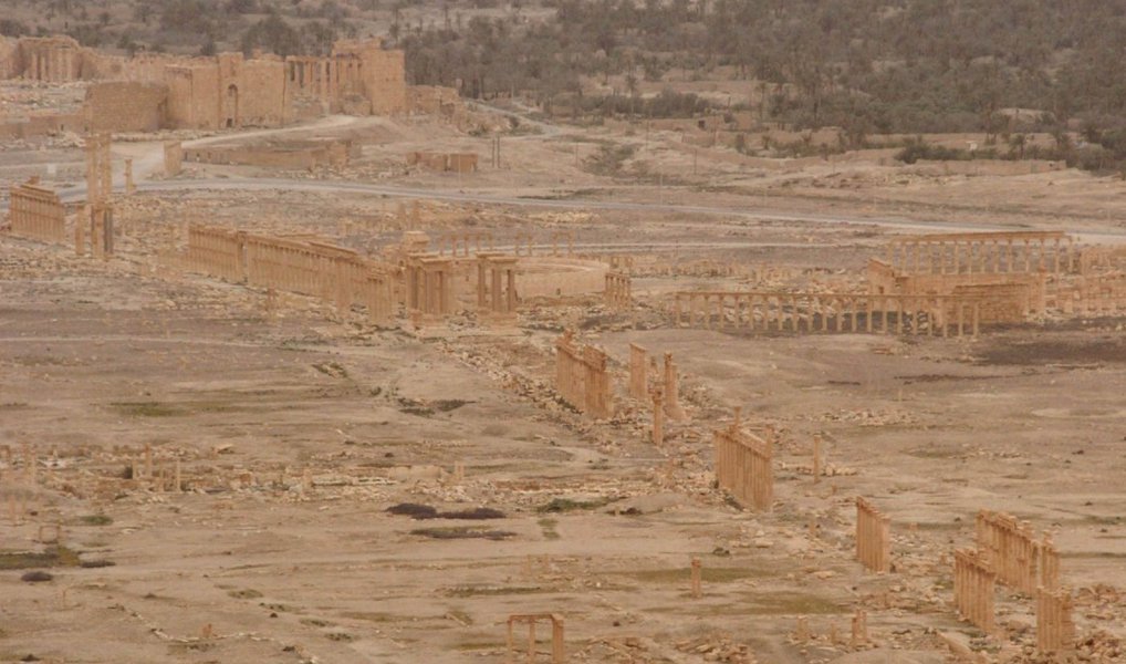 Integrante do grupo de especialistas da Organização das Nações Unidas para a Educação, a Ciência e a Cultura (Unesco) para o patrimônio sírio, Annie Sartre-Fauriat, disse estar "perplexa com a capacidade de reconstruir [o centro de] Palmira", diante da destruição considerável e das pilhagens na cidade antiga e no museu pelo Estado Islâmico; "Quando ouço dizer que se vai reconstruir o templo de Bêl, parece-me uma ilusão. Não vamos reconstruir uma coisa que foi reduzida a escombros e a poeira. Construir o quê? Um templo novo? Haverá talvez outras prioridades na Síria antes da reconstrução de ruínas", disse