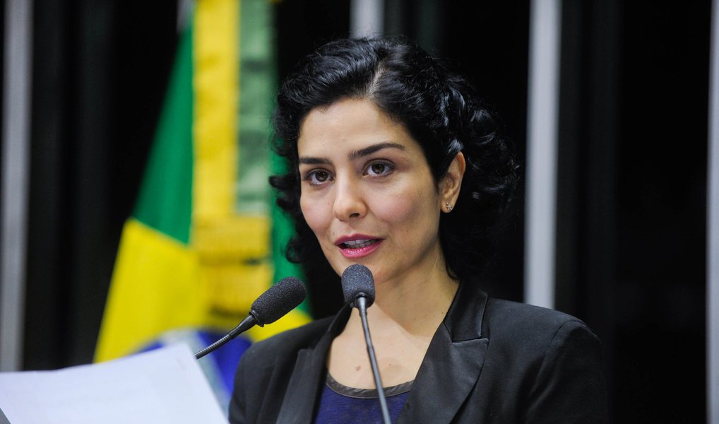Contrária ao impeachment da presidente Dilma Rousseff, a atriz Letícia Sabatella afirmou nesta quinta (12), nas redes sociais "que aceitar Michel Temer com menos de 1% de popularidade, simplesmente inelegível, responsável pelo pior do Governo, é só pra tolos, ignorantes, ou mal-intencionados"
