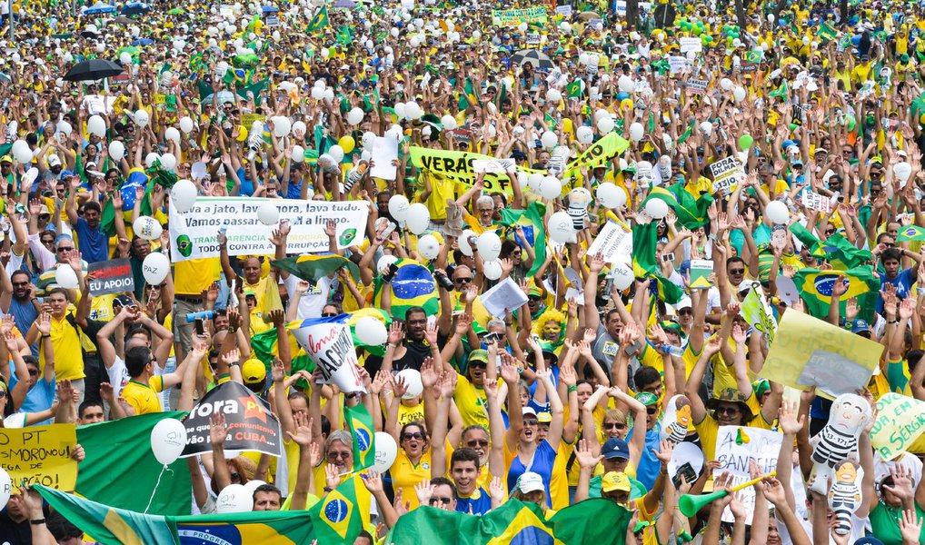 Não houve ocorrência de atos violentos, segundo a PM, apenas registro de extravio de documentos e atendimento de pessoas com mal-estar. O percurso dos manifestantes começou no Museu da República e foi até o Congresso Nacional, em um total de dois quilômetros