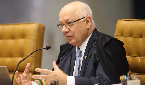 Ministro Teori Zavascki, do STF, negou pedido feito pelos advogados da OAS para que a corte concentrasse em Brasília as investigações contra os executivos da empresa presos no âmbito da Operação Lava Jato; defesa alegou que o juiz federal do Paraná Sérgio Moro teria usurpado a competência do STF, uma vez que os fatos investigados por Moro já eram alvos de inquérito aberto no STF para apurar desvios na Petrobras; "A atuação do magistrado ocorreu em conformidade ao acertado pela corte", justificou o relator