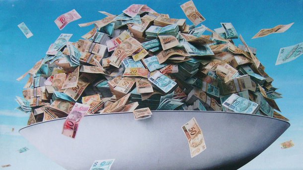 Segundo dados da Procuradoria-Geral da Fazenda Nacional (PGFN), a dívida ativa da União aumentou 14% em cerca de dez meses; o estoque dos débitos de pessoas físicas e jurídicas com a União passou de R$ 1,58 trilhão, no fim do ano passado, para R$ 1,8 trilhão no início deste mês; entre esses registros, cerca de 300 mil são de integrantes do Simples Nacional; já 63,7% do estoque está concentrado em 12.859 pessoas físicas e jurídicas que devem cerca de R$ 900 bilhões em sonegação fiscal, evasão de divisas e blindagem patrimonial