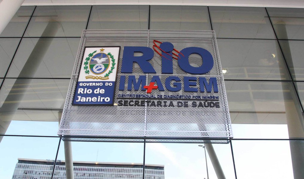 A Secretaria de Estado de Saúde (SES) do Rio de Janeiro abriu sindicância para apurar denúncia do Ministério Público (MPRJ) sobre o desperdício de mais de 7 mil unidades de próteses vencidas pertencentes ao governo estadual, no valor de mais de R$ 2 milhões; foi constatado, durante inspeção realizada por peritos do Grupo de Apoio Técnico Especializado para a Saúde,o descarte de grande quantidade de órteses, próteses e materiais especiais na Central Geral de Abastecimento Estadual localizada no bairro do Barreto, em Niterói