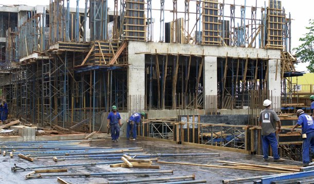 A Confederação Nacional da Indústria (CNI) informou nesta segunda-feira 21 que o pessimismo vem diminuindo entre empresários da construção; de acordo com dados da Sondagem Indústria da Construção, o índice de evolução do nível de atividade no setor passou de 33,6 pontos em janeiro para 35,2 pontos em fevereiro