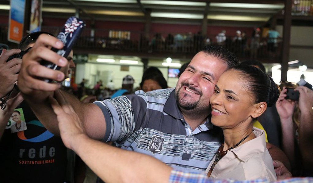 Segundo Celso Rocha de Barros, “a avenida da centro-esquerda responsável está aberta a Marina”, com o PT em crise e o PSDB na guerra pelo impeachment; “Não sabemos se PT e/ou PSDB conseguirão fechá-la até a próxima eleição, mas há uma janela para a consolidação da Rede e de sua fundadora como forças a serem reconhecidas”, diz